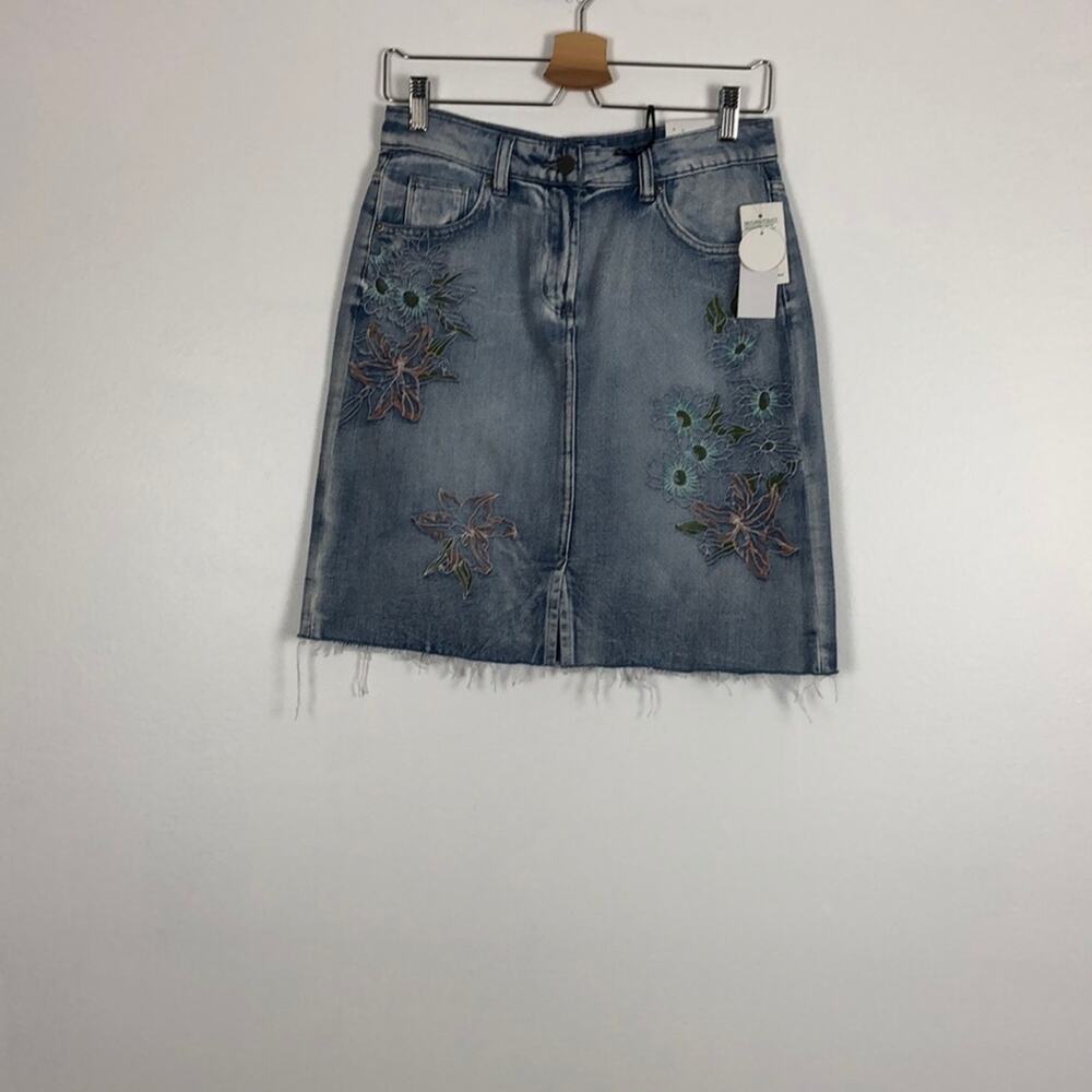 The Republic denim cotton floral embroidered print 5 pocket blue jean shirt 6/27